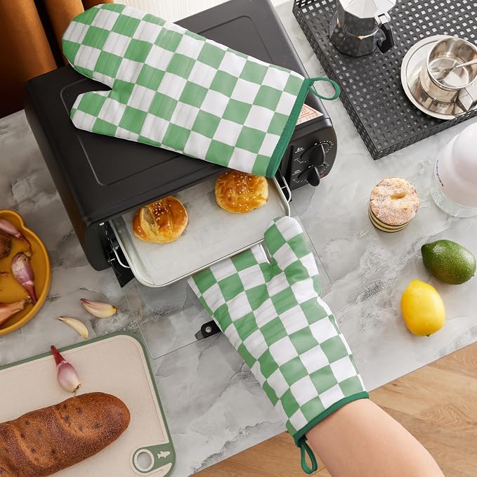 Ohocut Green Checkered Oven Mitts Heat Resistant, Vintage Retro Checkerboard - Image 3