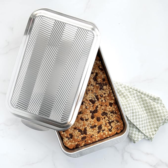 Nordic Ware 9x13 with Prism Metal Lid - Image 3